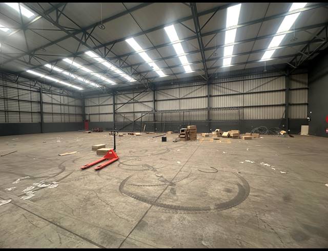 2,344M² WAREHOUSE FOR SALE IN JET PARK